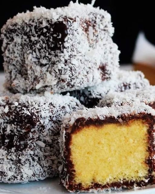 DELECTABLE LAMINGTON CAKE