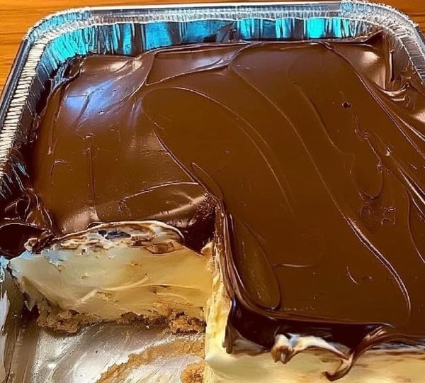 No-Bake Chocolate Eclair Cake